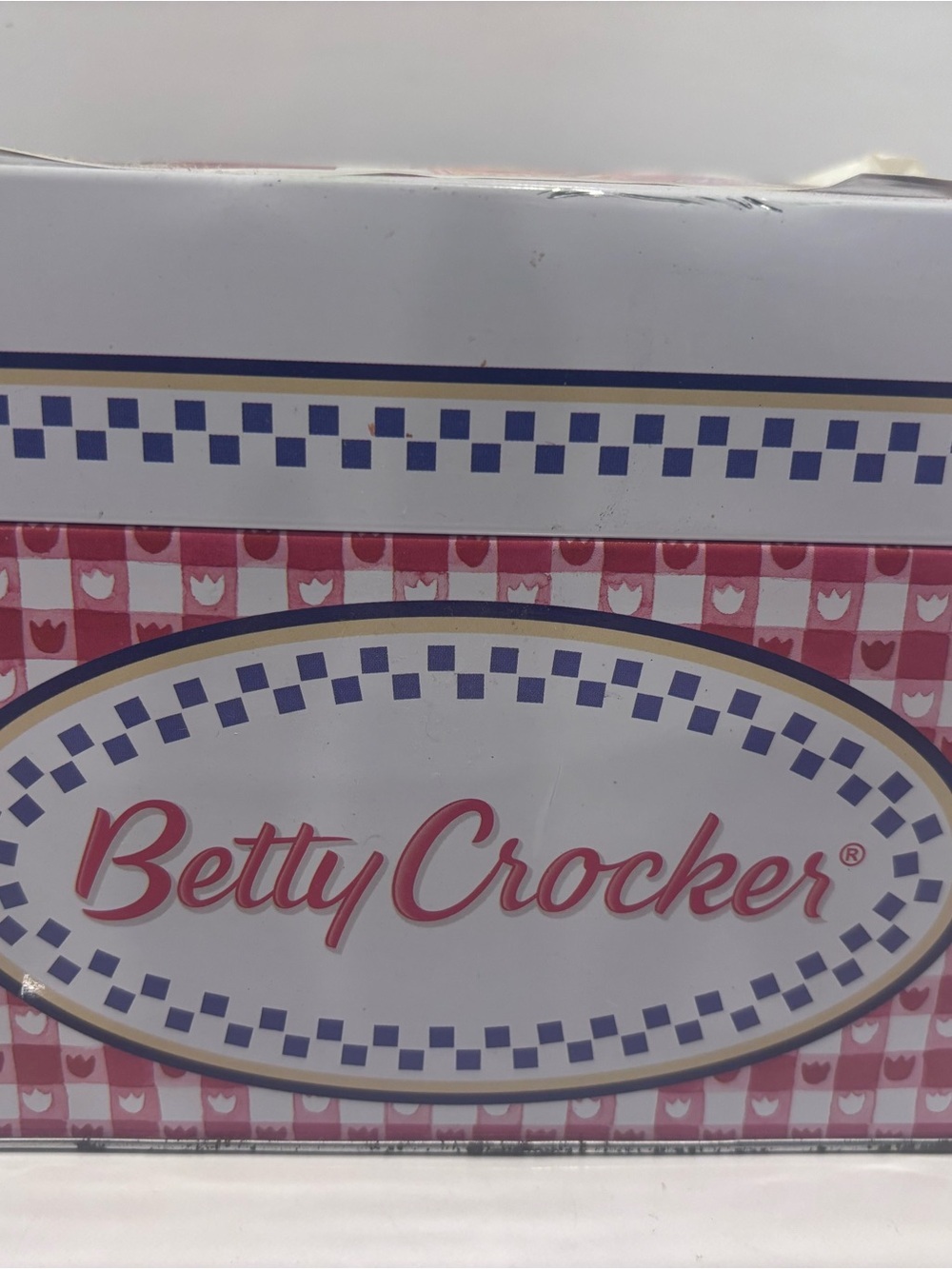 Vintage Betty Crocker metal recipe holder tin w cards and dividers gingham red